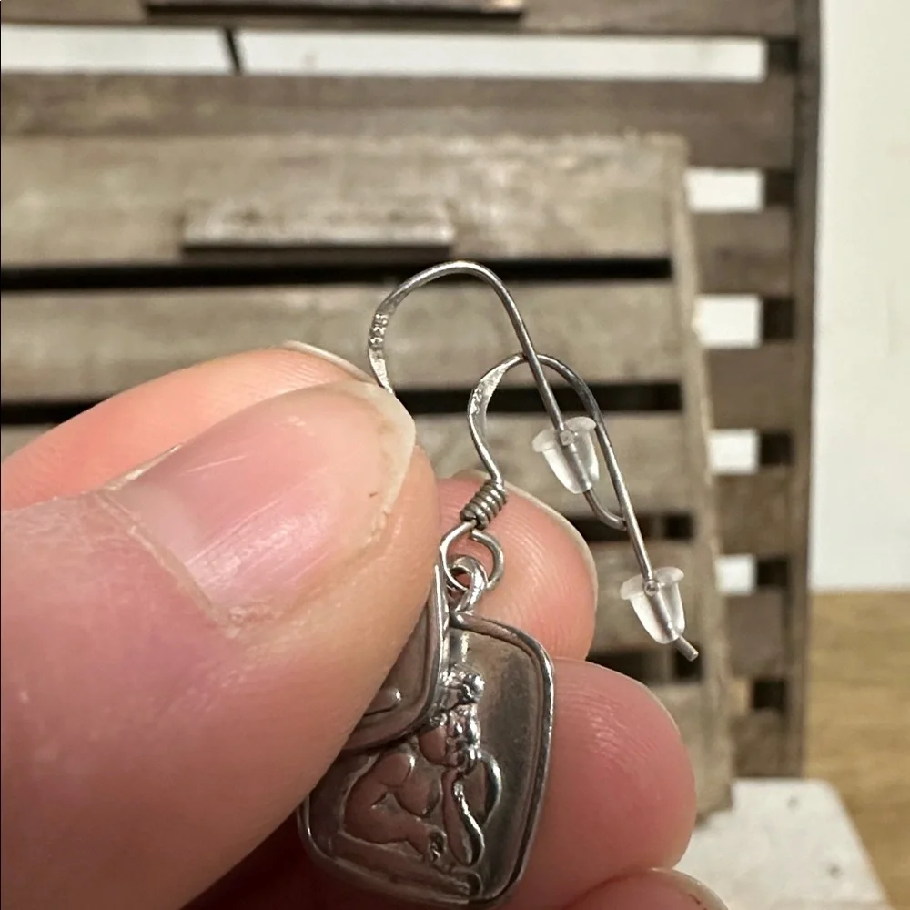 925 sterling silver great shape pensive cherub angel’s square dangle earrings - Picture 4 of 6